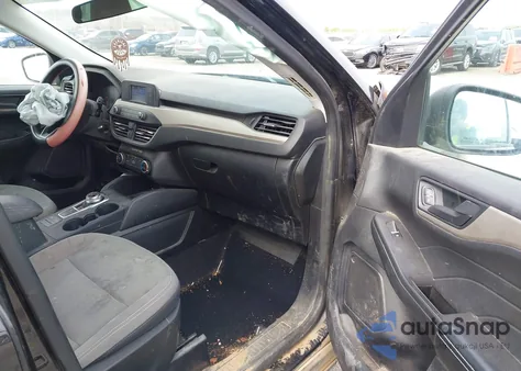 2021 Ford Escape S z USA, uszkodzony, nr VIN 1FMCU0F61MUA13153